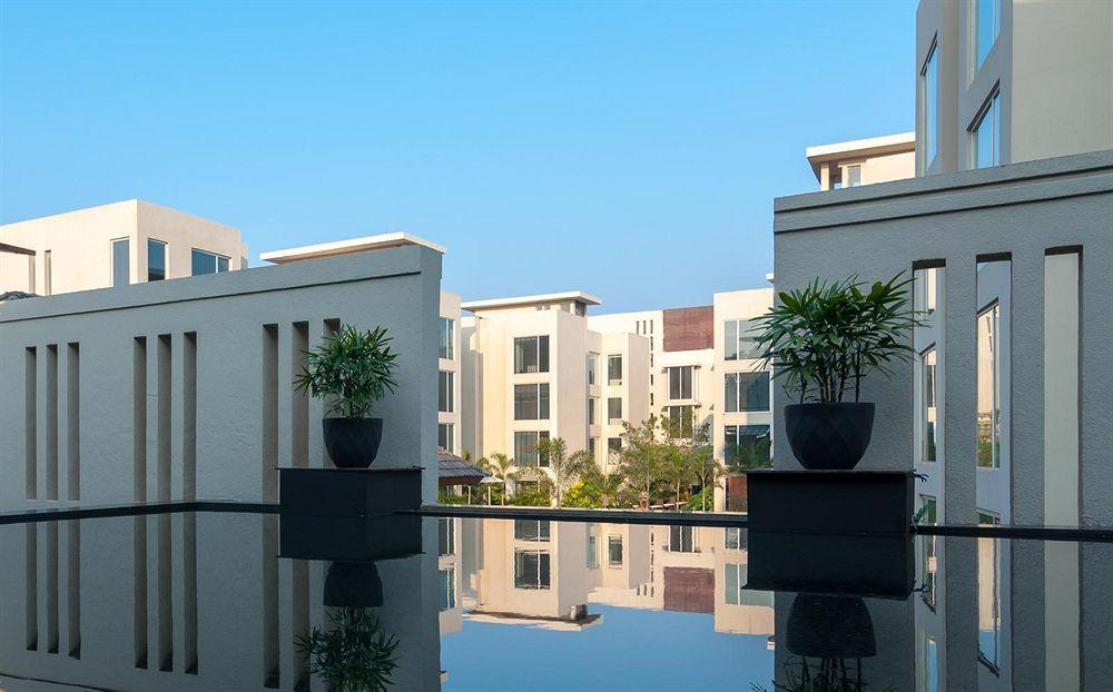 Hard Rock Hotel Goa Calangute Exterior foto Residential buildings in the community