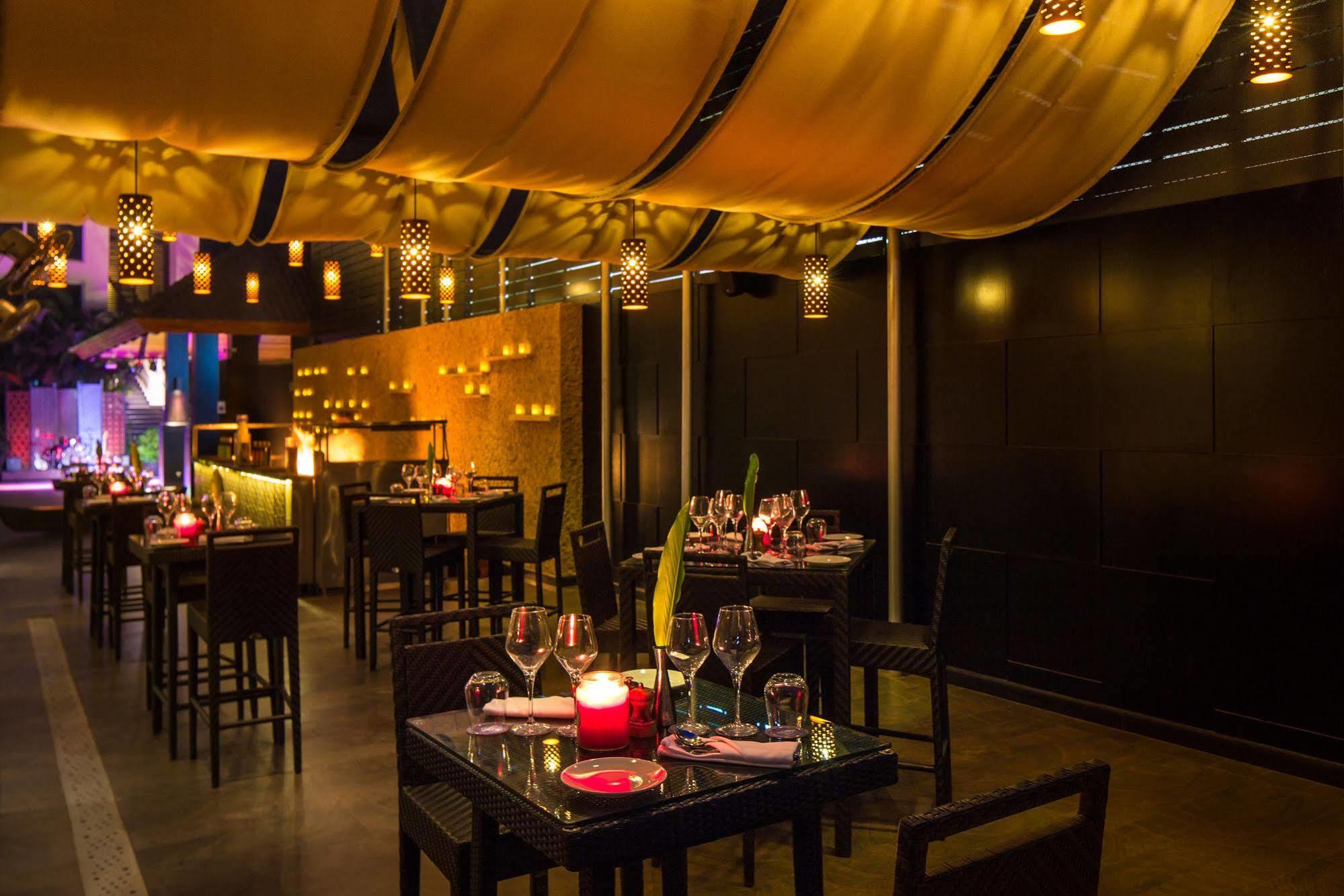 Hard Rock Hotel Goa Calangute Exterior foto The interior of the restaurant